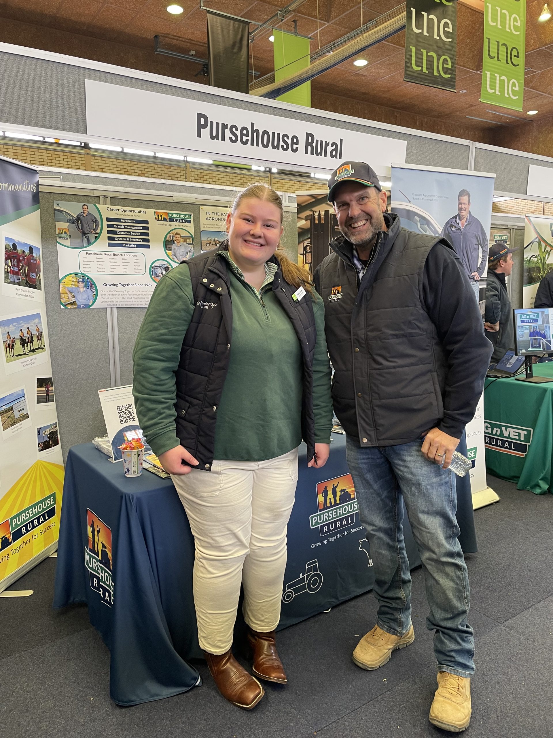 Pursehouse Rural agronomist with female student at the UNE farming Futures event, in front of Pursehouse Rural stand, support young professionals in agriculture